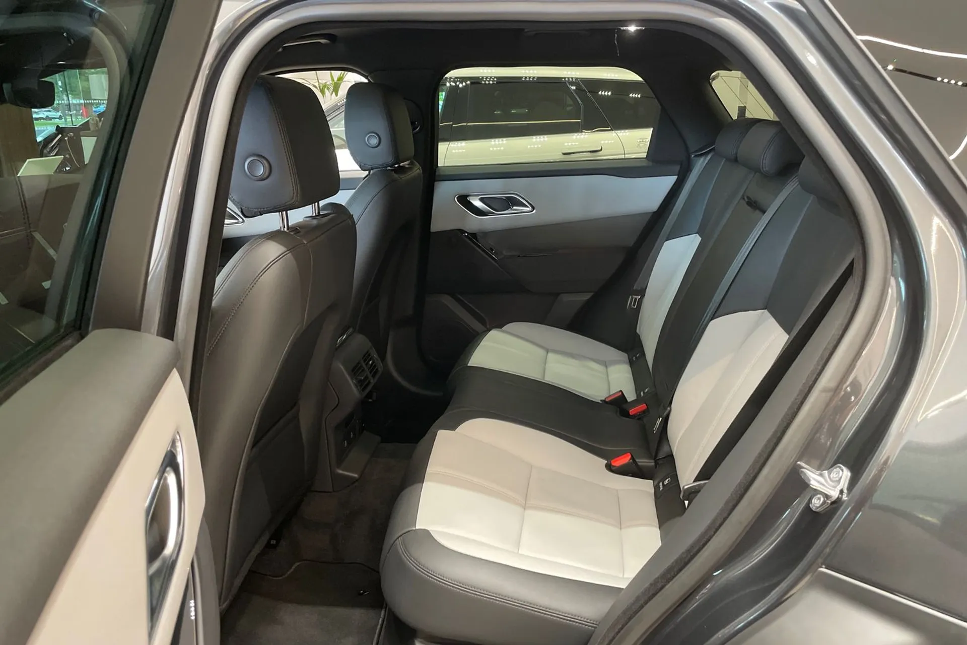 LAND ROVER RANGE ROVER VELAR thumbnail image number 41