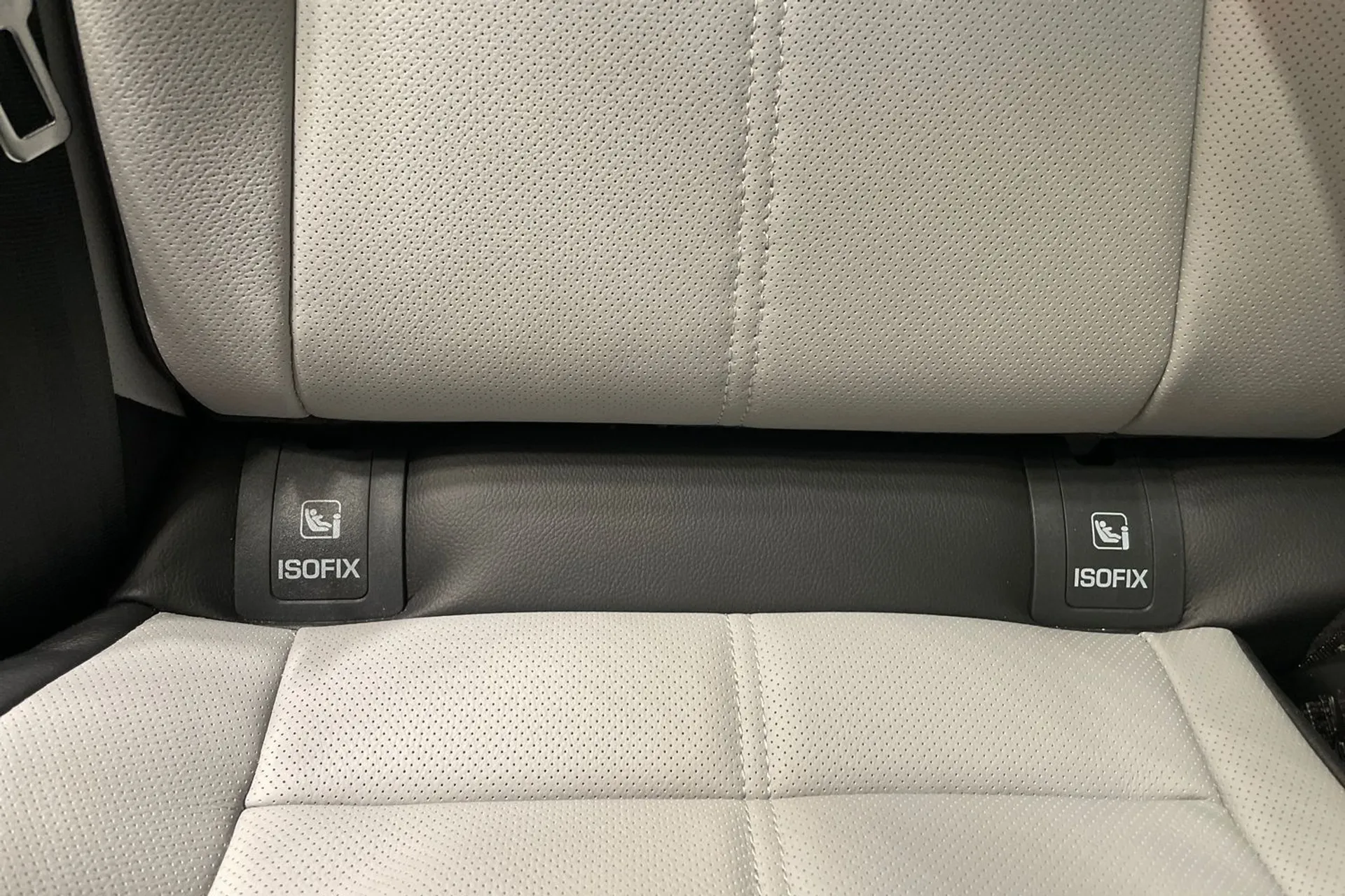 LAND ROVER RANGE ROVER VELAR thumbnail image number 34