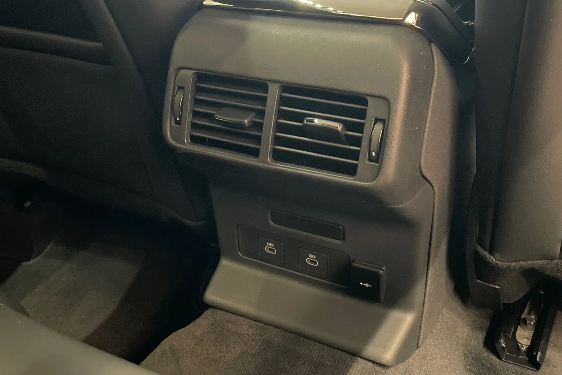 LAND ROVER RANGE ROVER VELAR thumbnail image number 35