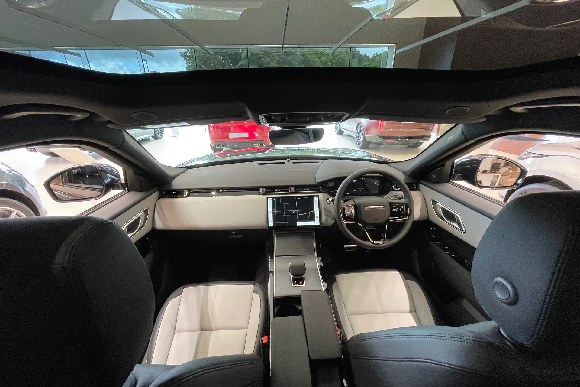 LAND ROVER RANGE ROVER VELAR thumbnail image number 3