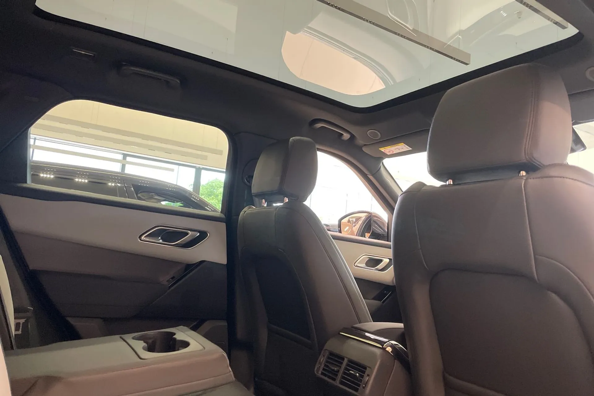 LAND ROVER RANGE ROVER VELAR thumbnail image number 33