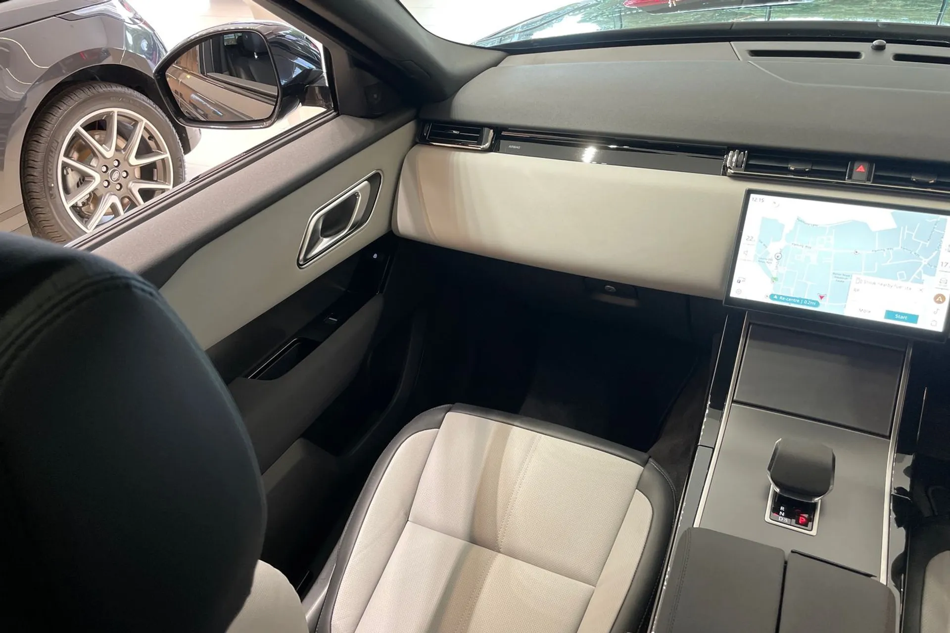 LAND ROVER RANGE ROVER VELAR thumbnail image number 19