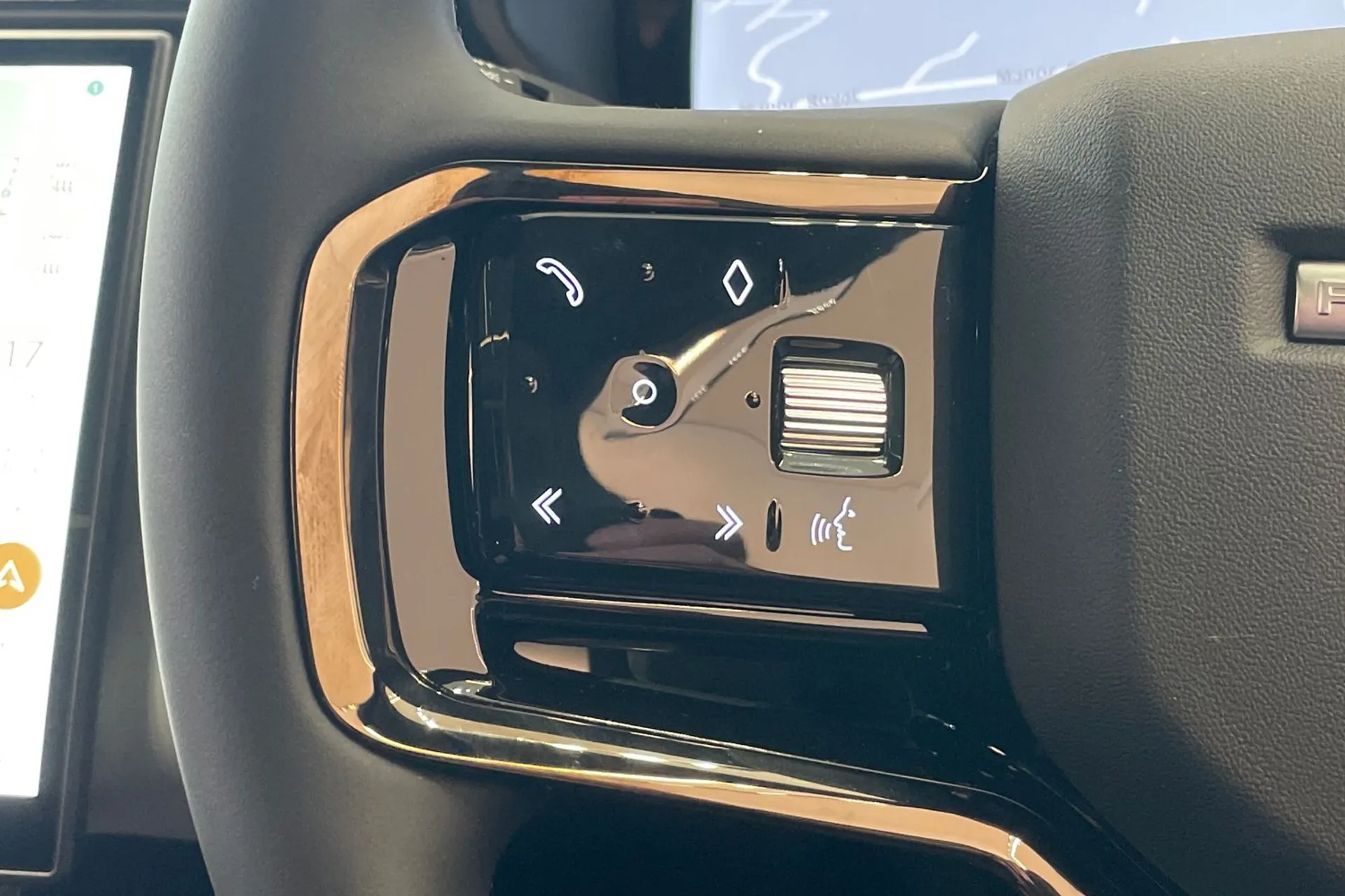 LAND ROVER RANGE ROVER VELAR thumbnail image number 46