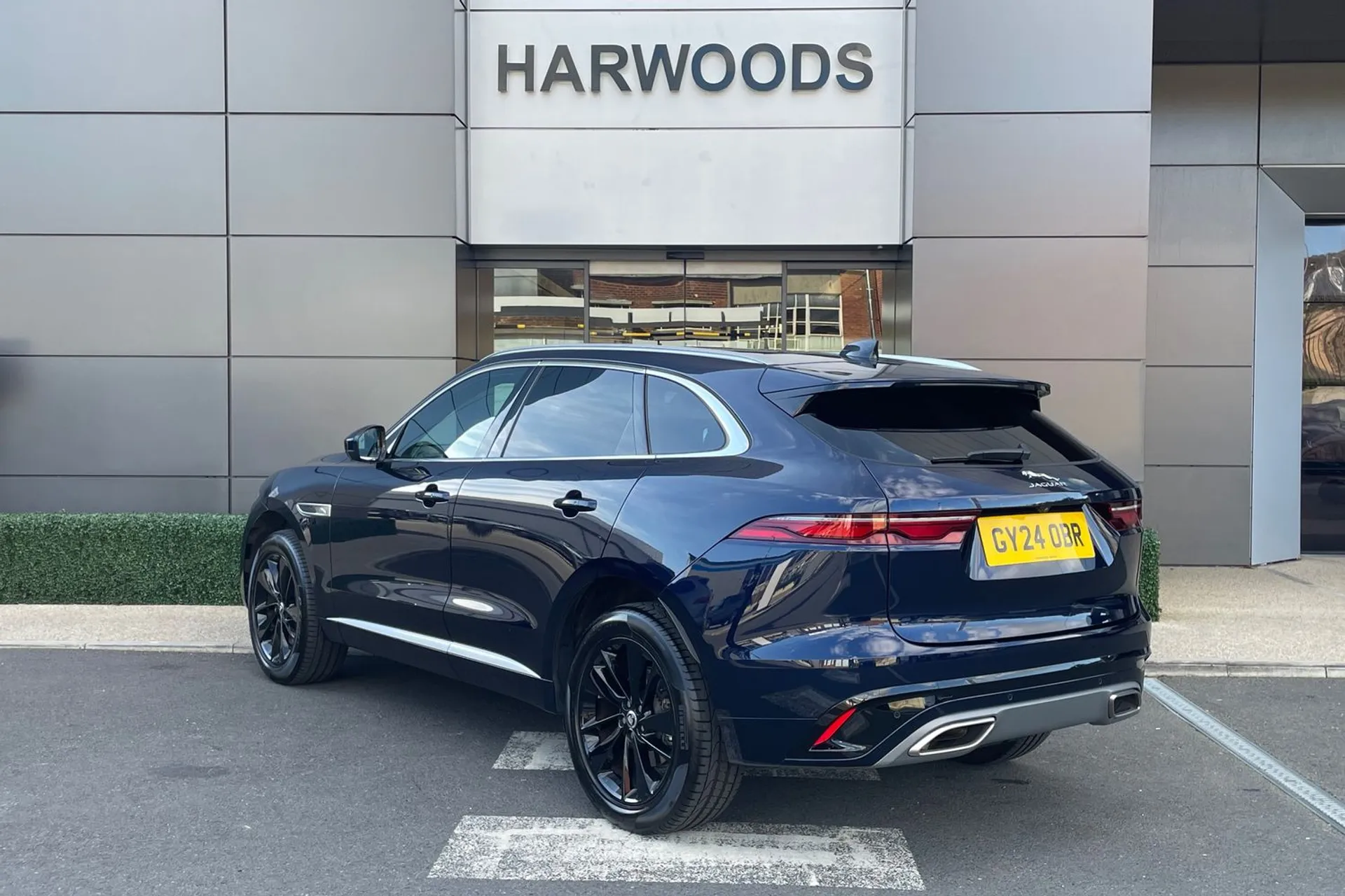 Jaguar F-PACE thumbnail image number 8