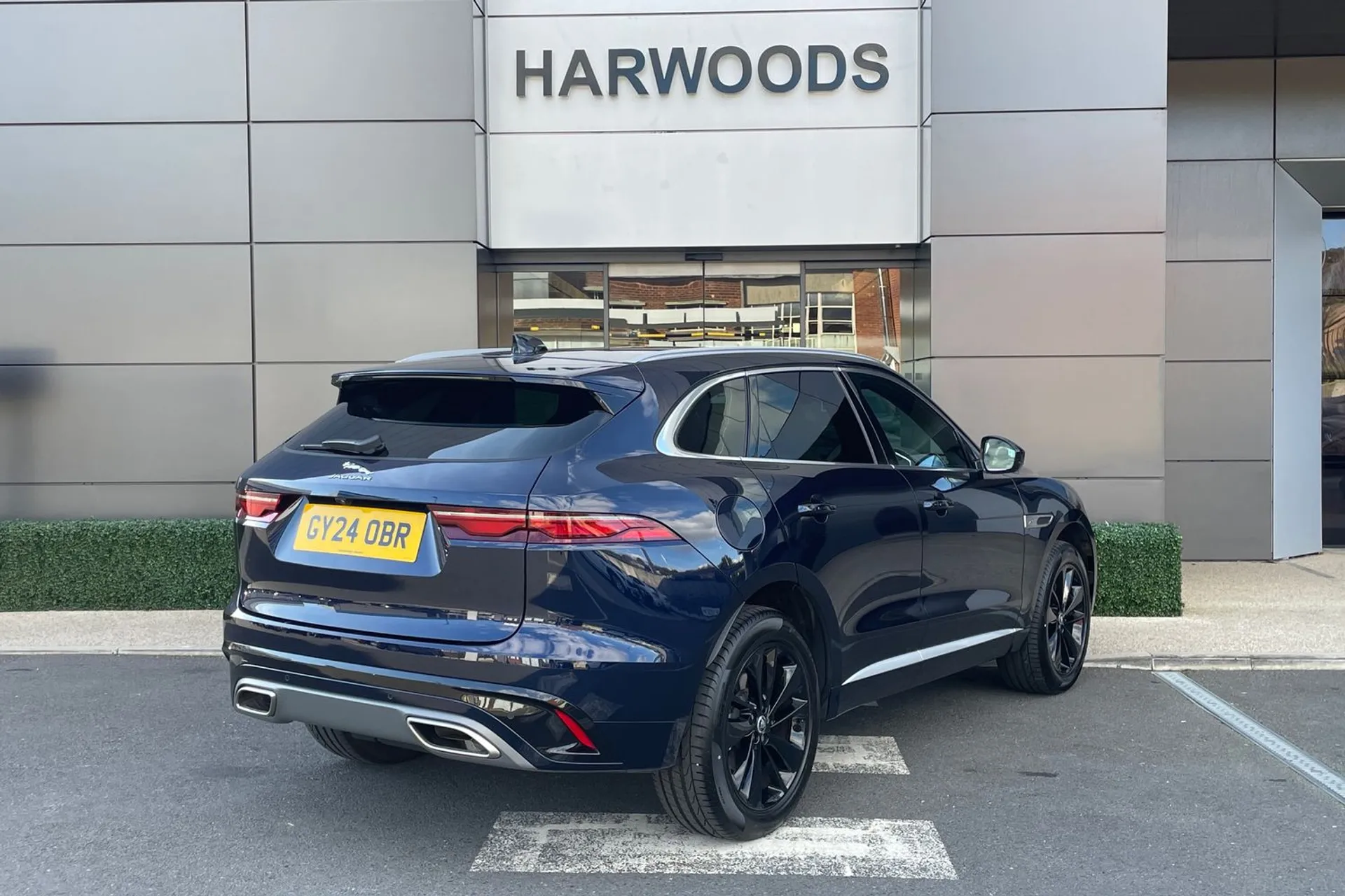 Jaguar F-PACE thumbnail image number 6