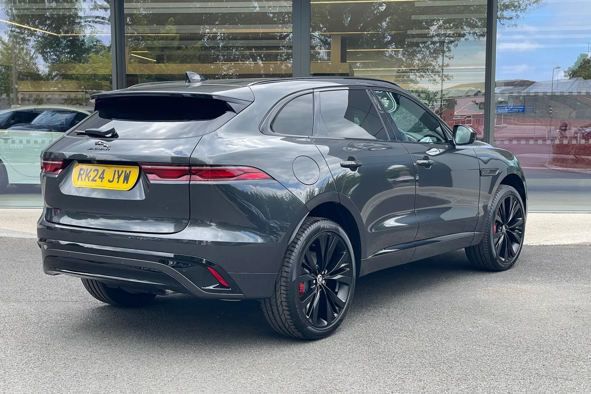 Jaguar F-PACE thumbnail image number 7