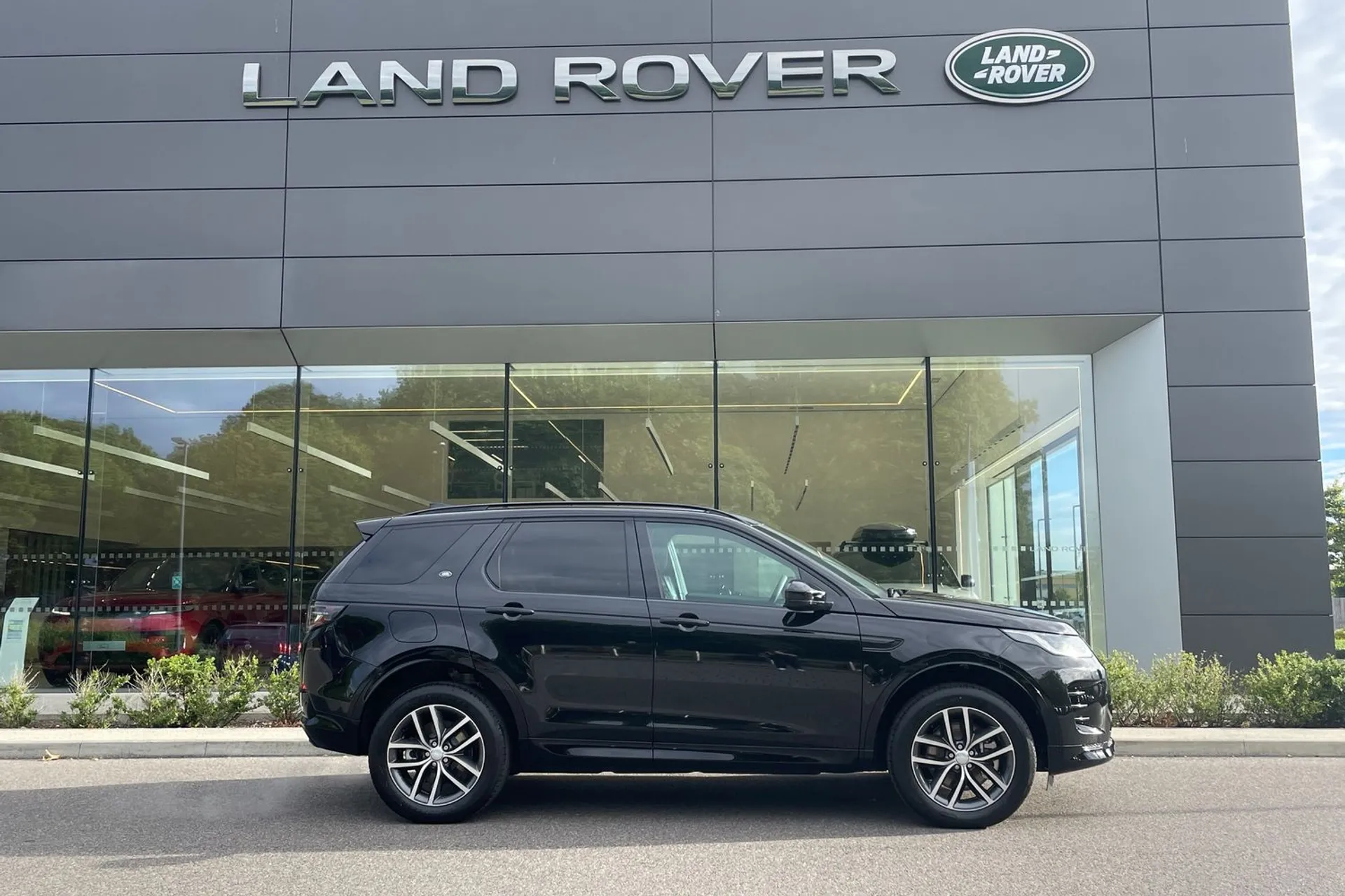 LAND ROVER DISCOVERY SPORT thumbnail image number 2