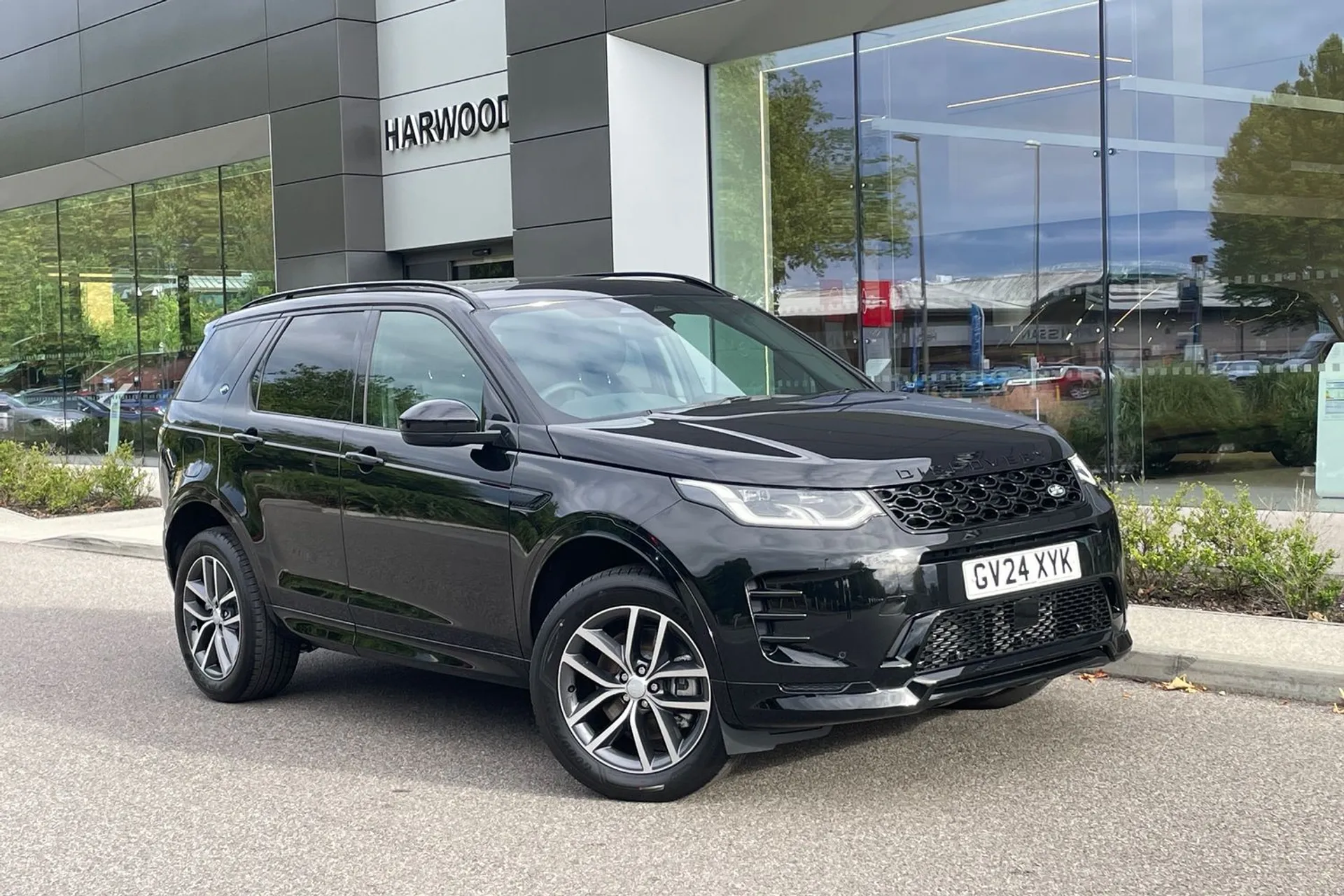 LAND ROVER DISCOVERY SPORT focused image