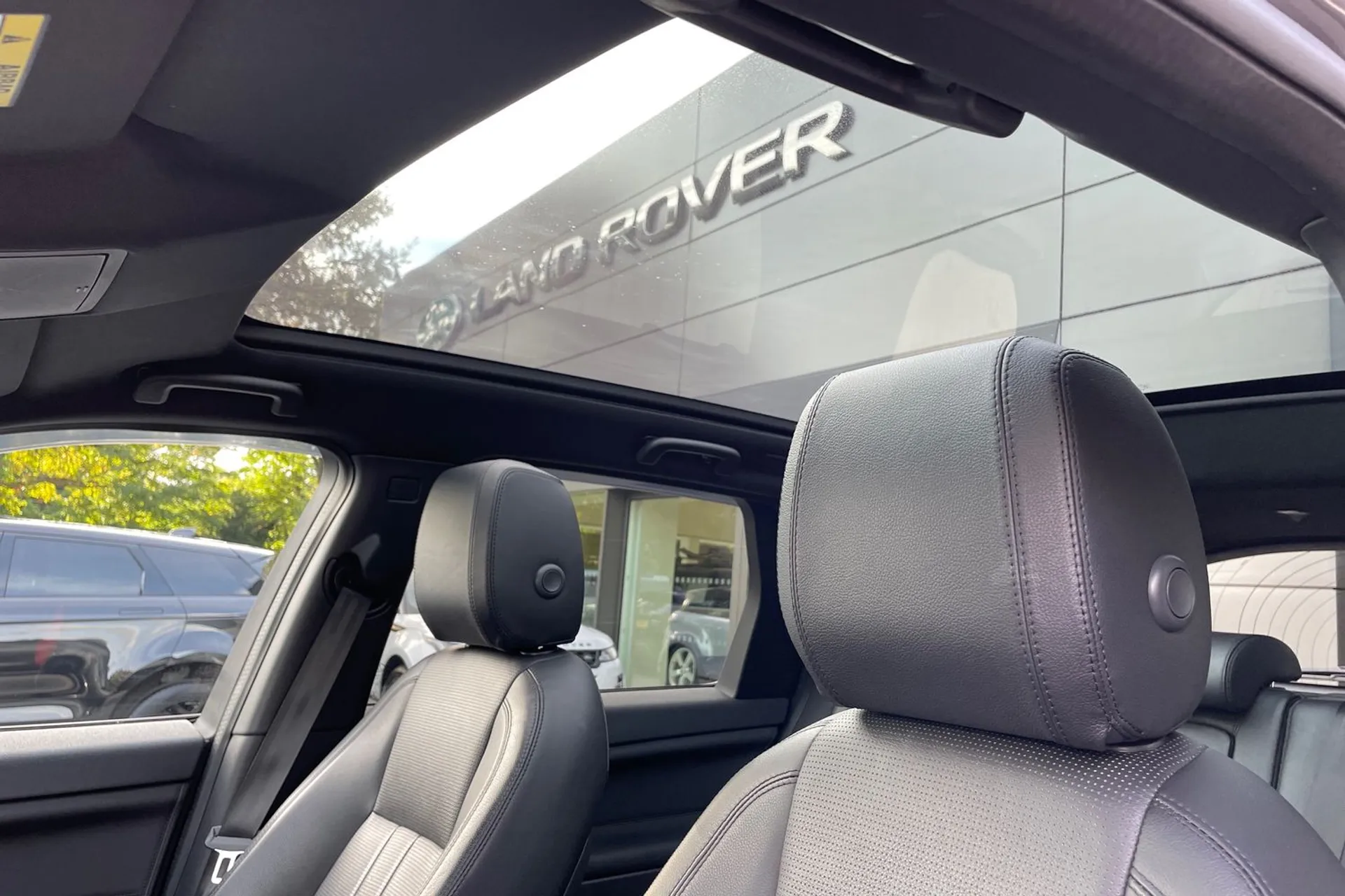 LAND ROVER DISCOVERY SPORT thumbnail image number 3