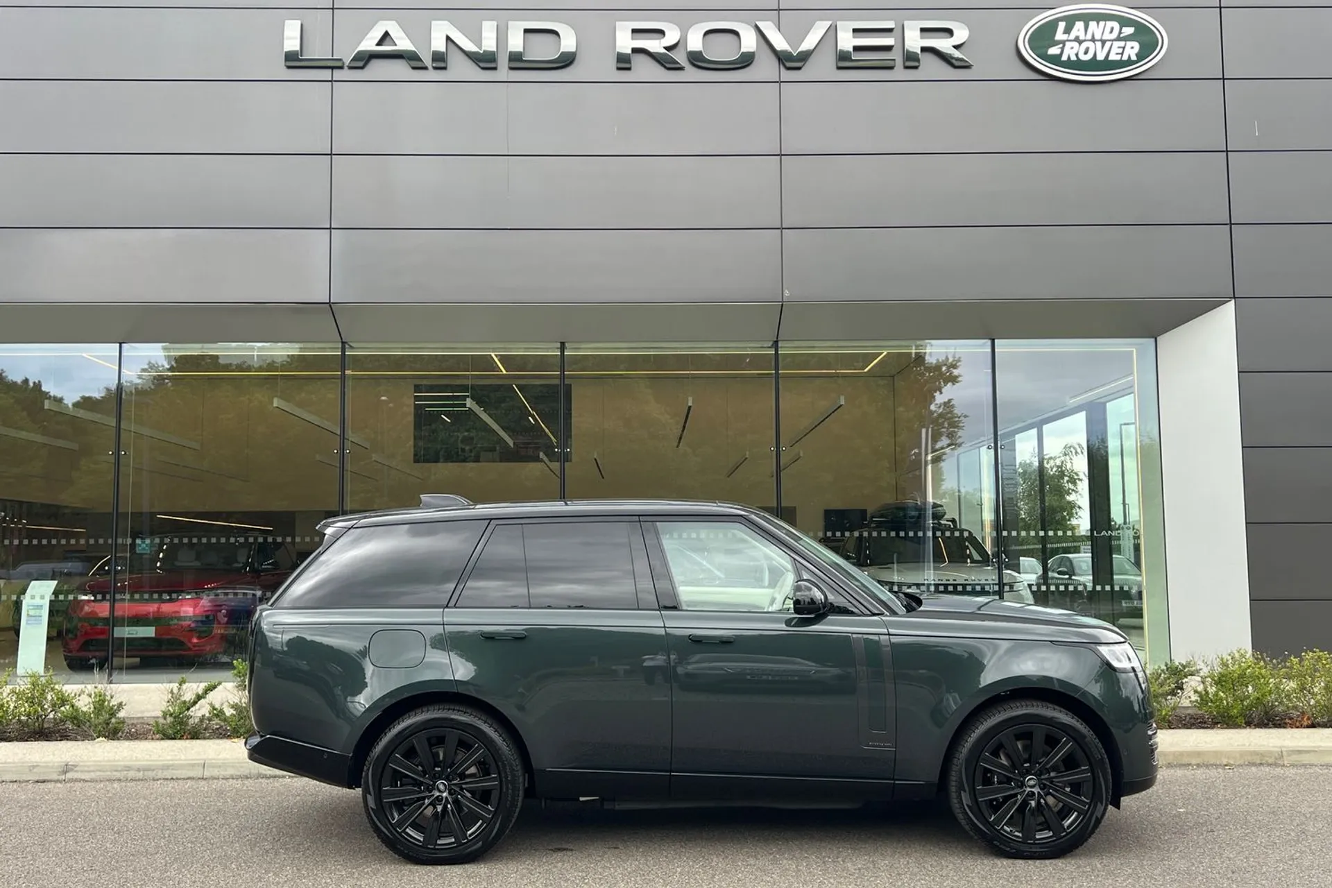 LAND ROVER RANGE ROVER thumbnail image number 2