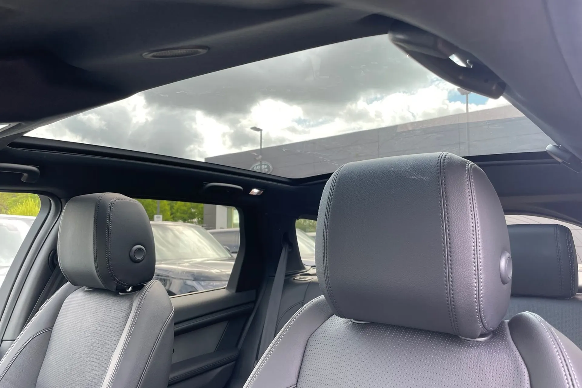 LAND ROVER DISCOVERY SPORT thumbnail image number 4