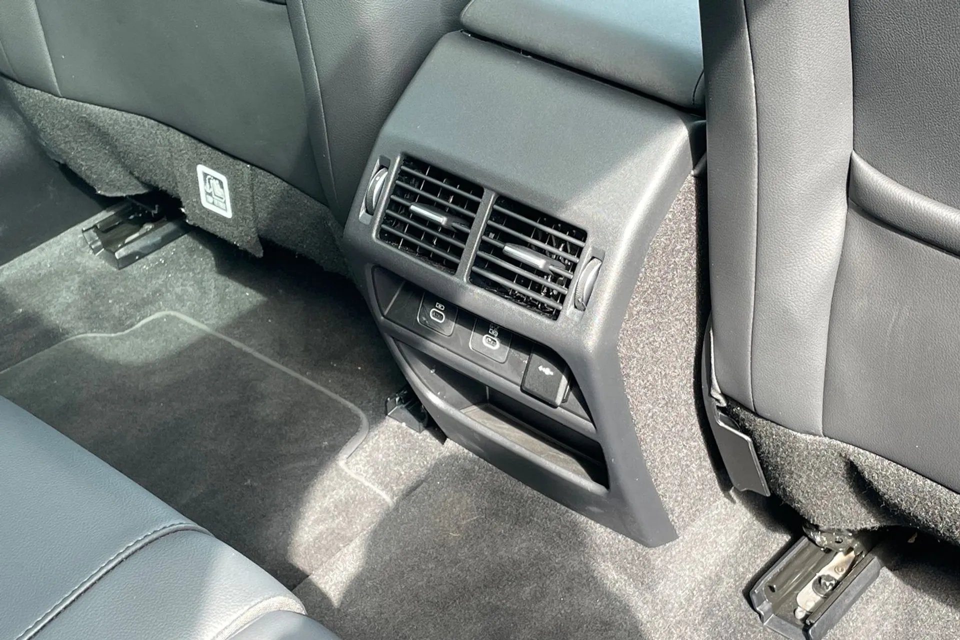 LAND ROVER DISCOVERY SPORT thumbnail image number 29