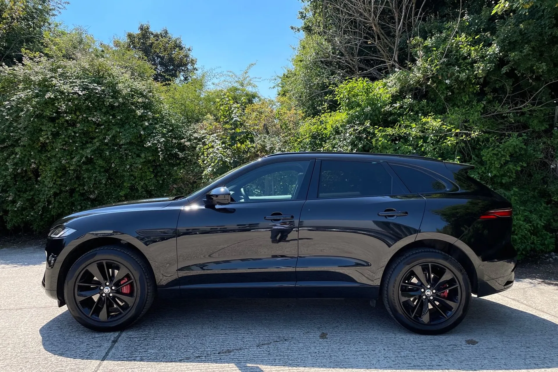 Jaguar F-PACE thumbnail image number 10