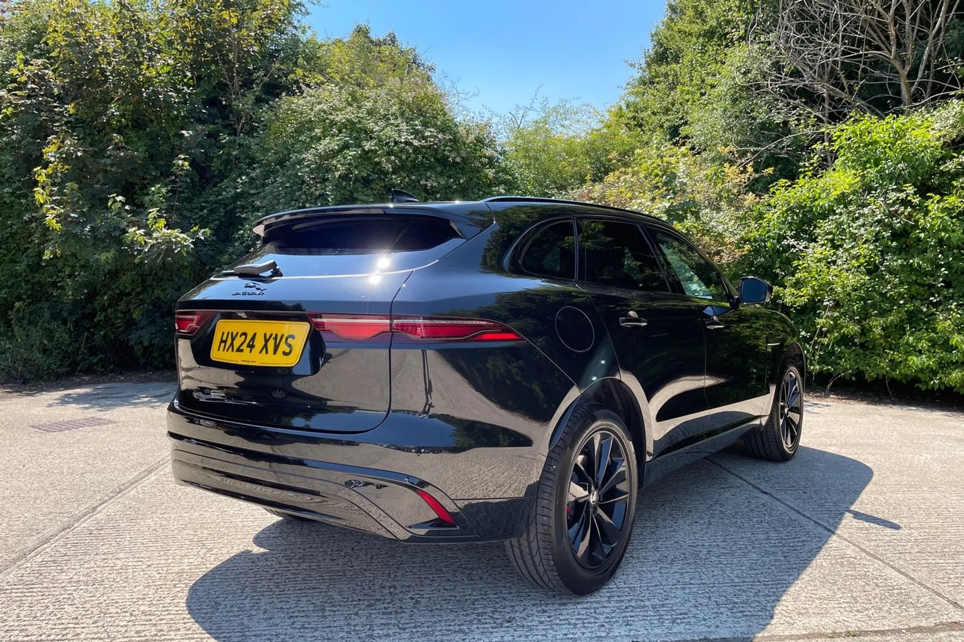 Jaguar F-PACE thumbnail image number 6