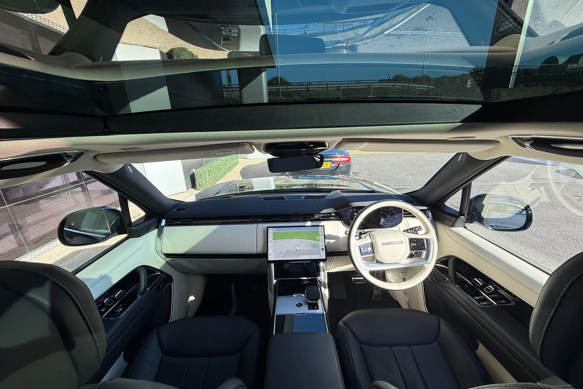 LAND ROVER RANGE ROVER thumbnail image number 3