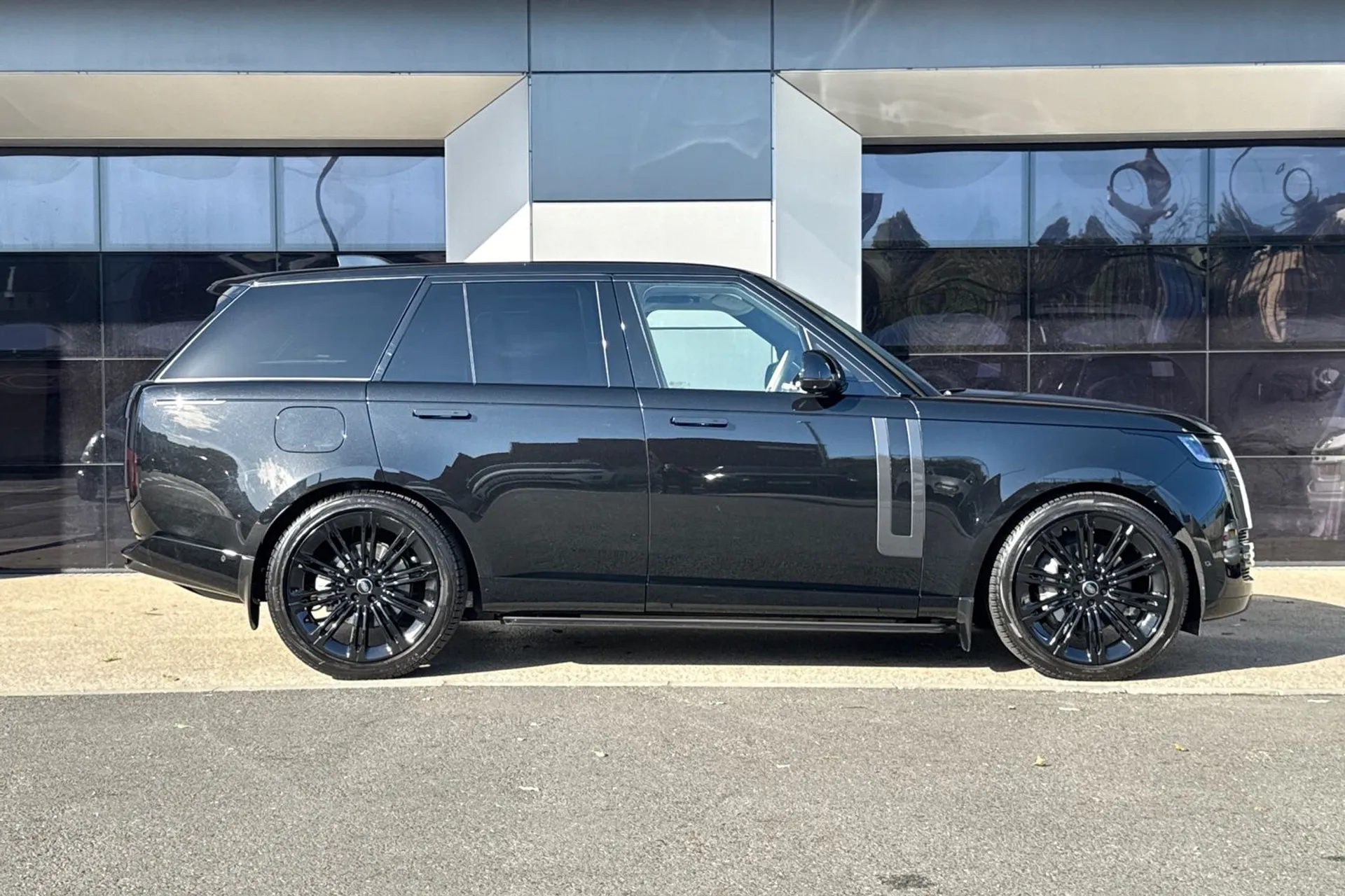 LAND ROVER RANGE ROVER thumbnail image number 2