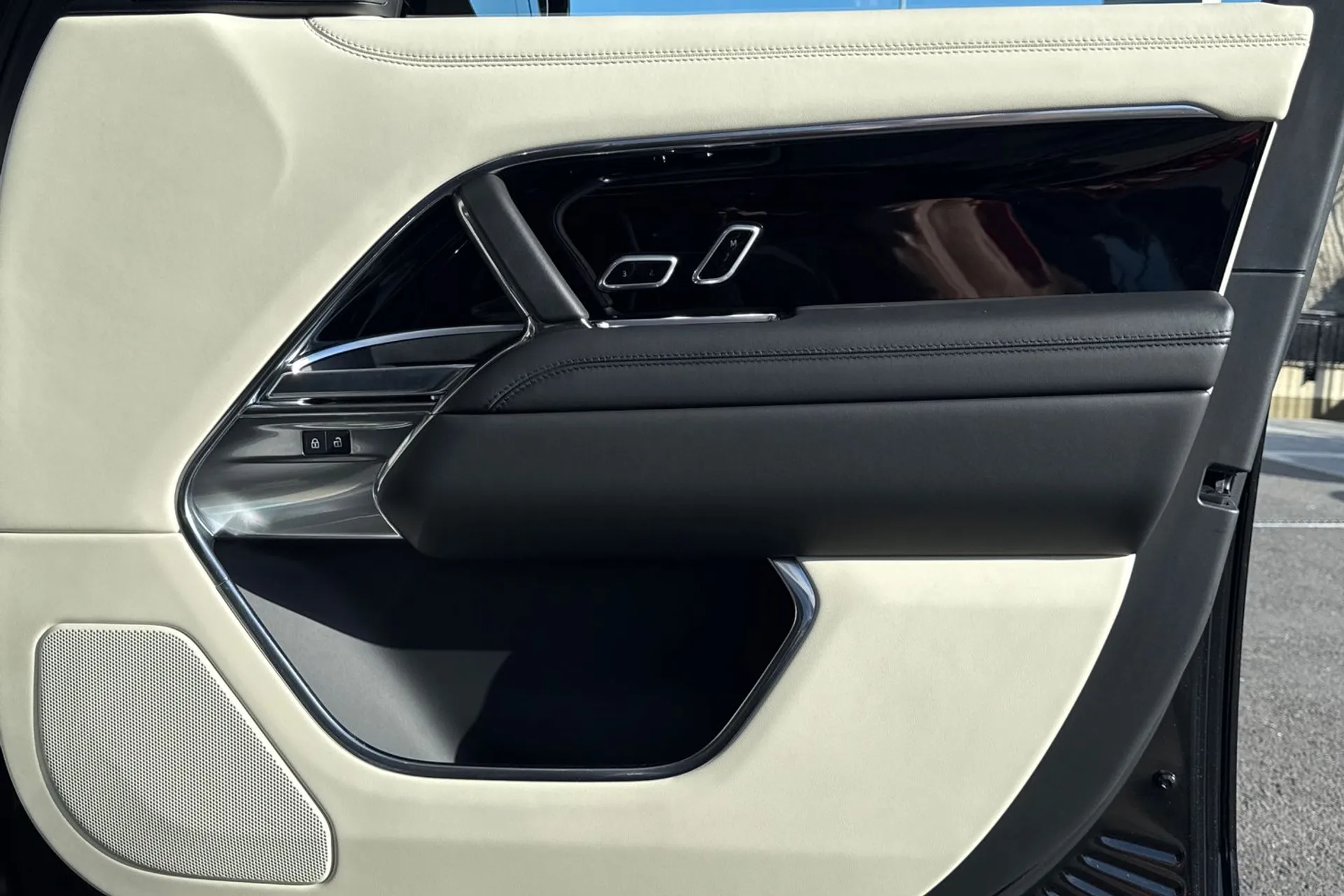 LAND ROVER RANGE ROVER thumbnail image number 22