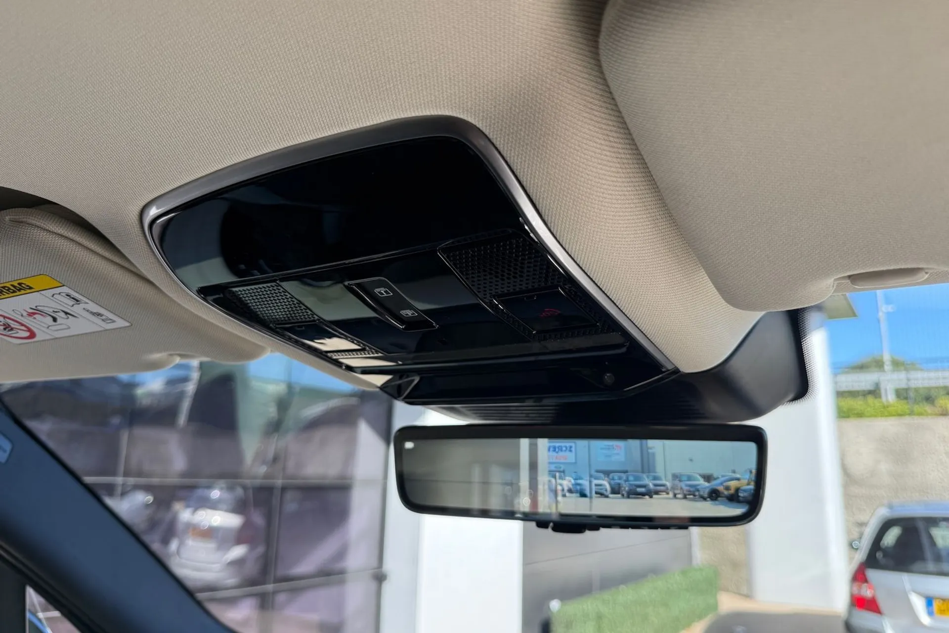 LAND ROVER RANGE ROVER thumbnail image number 15