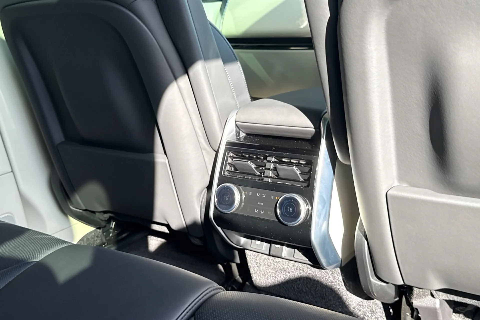 LAND ROVER RANGE ROVER thumbnail image number 48