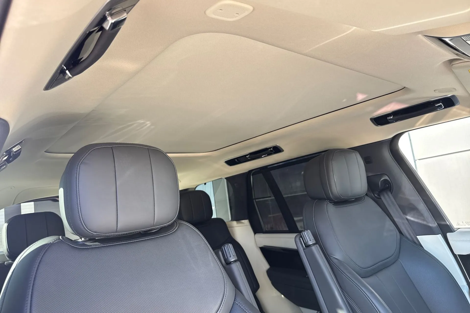 LAND ROVER RANGE ROVER thumbnail image number 8