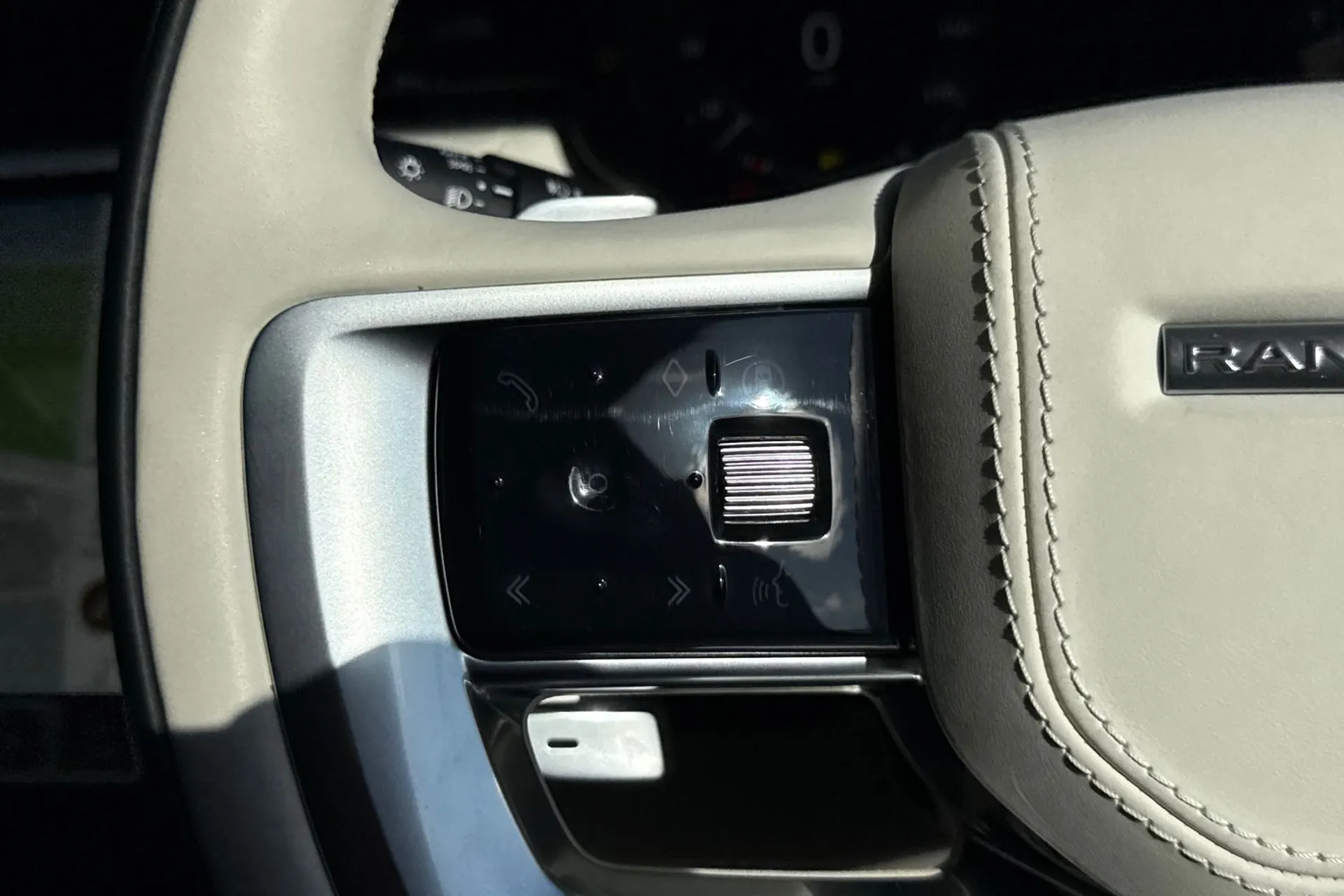 LAND ROVER RANGE ROVER thumbnail image number 34