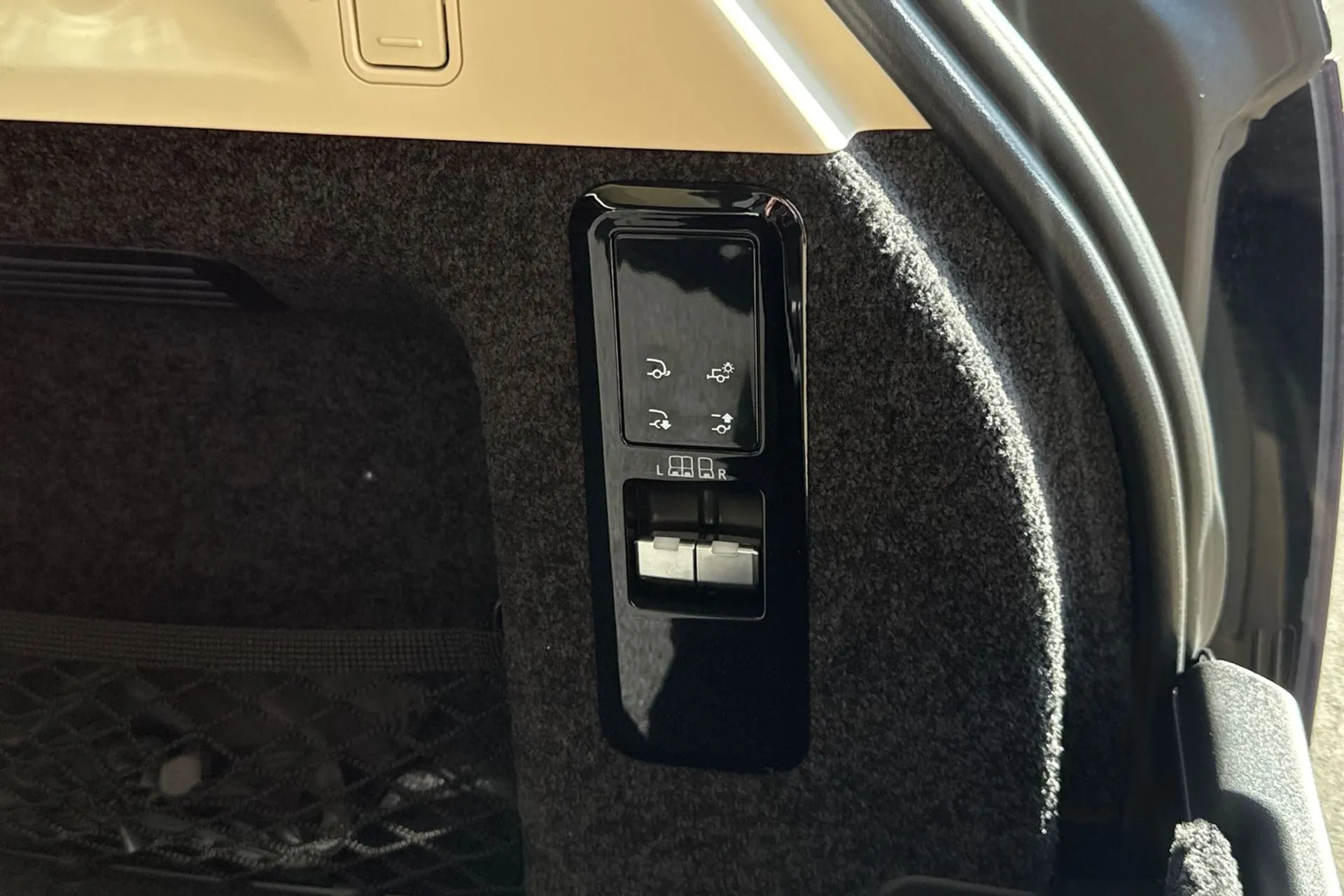 LAND ROVER RANGE ROVER thumbnail image number 54