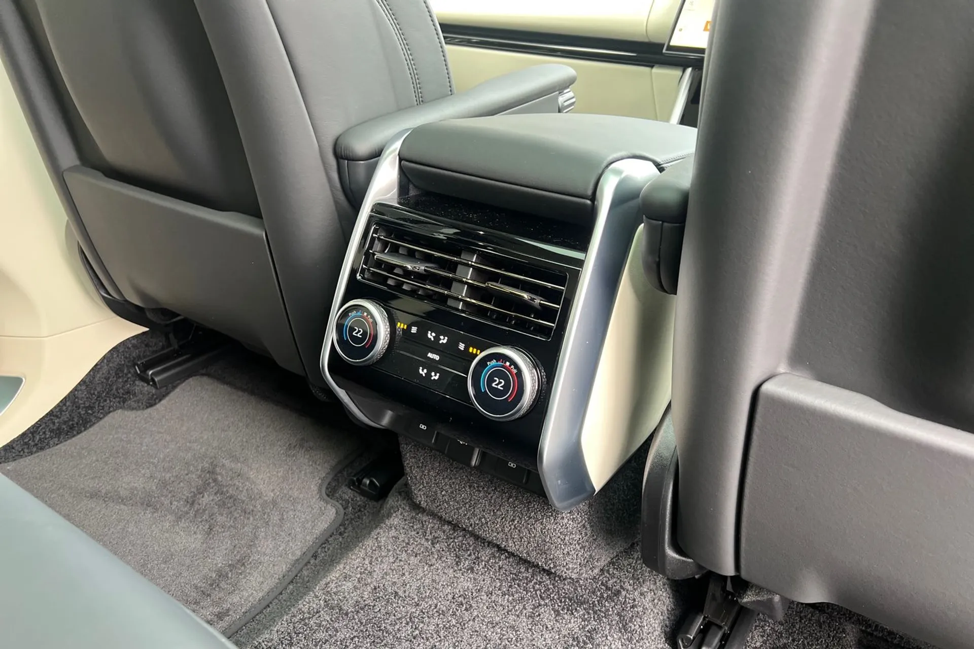 LAND ROVER RANGE ROVER thumbnail image number 68