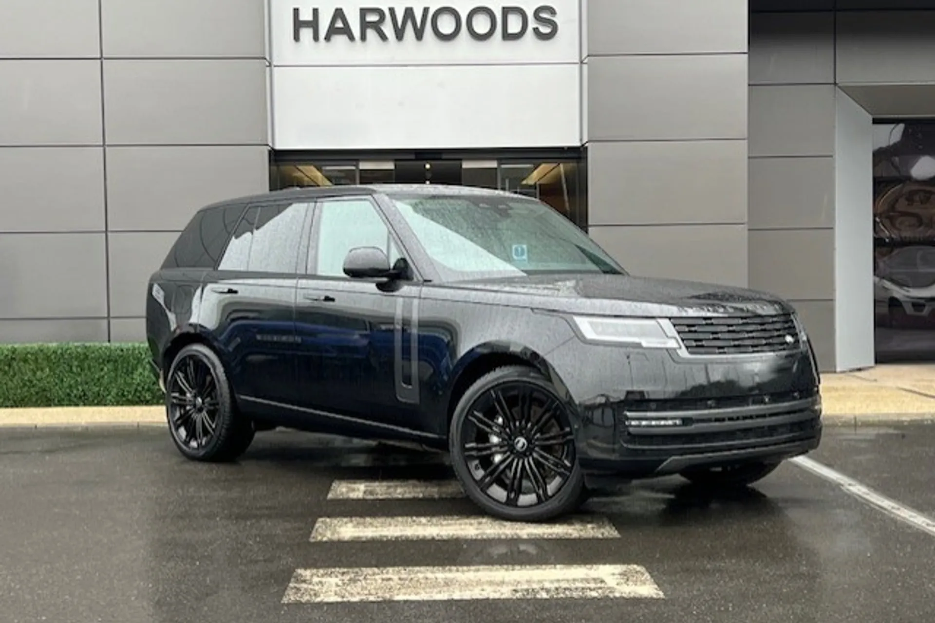 LAND ROVER RANGE ROVER focused image