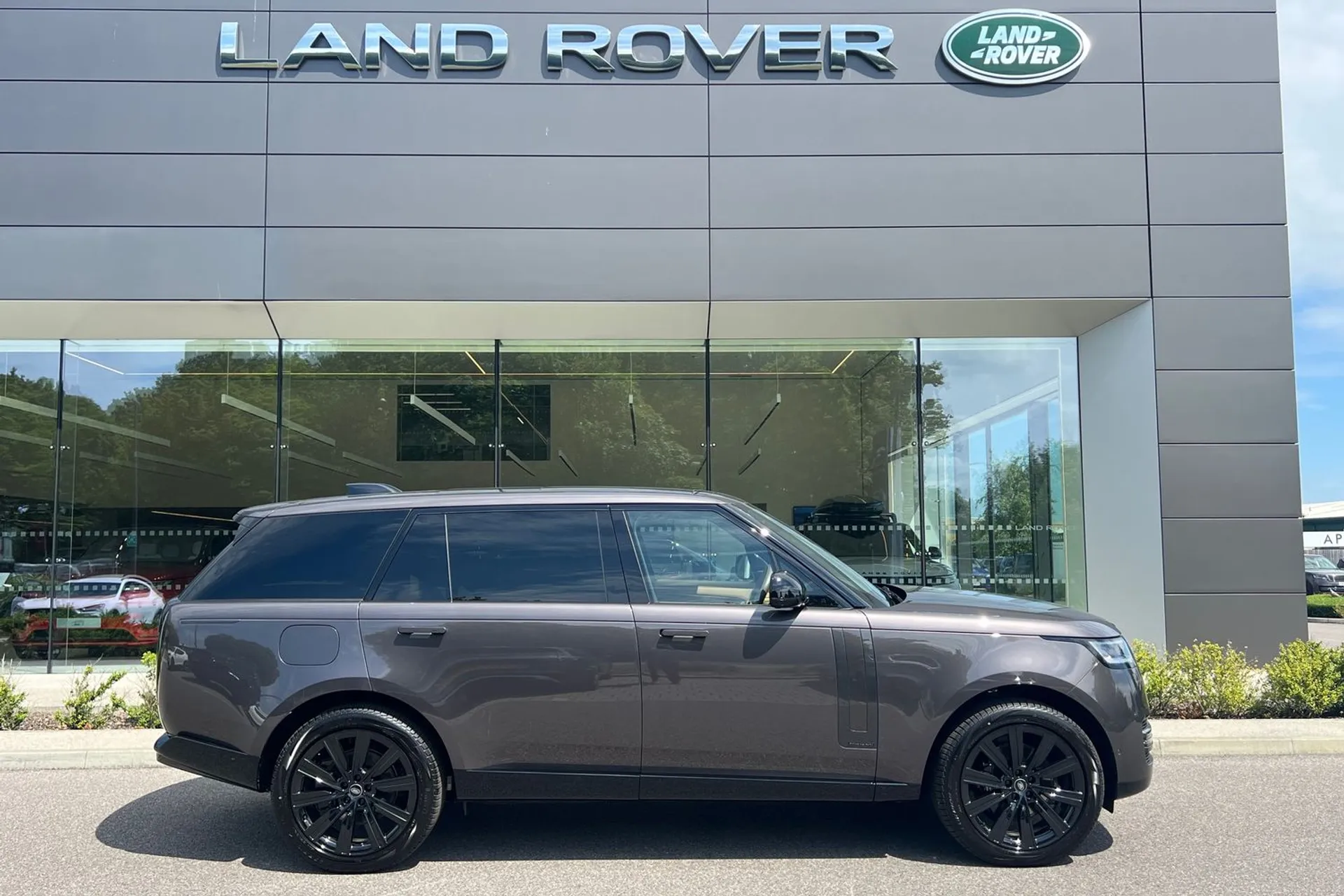 LAND ROVER RANGE ROVER thumbnail image number 2