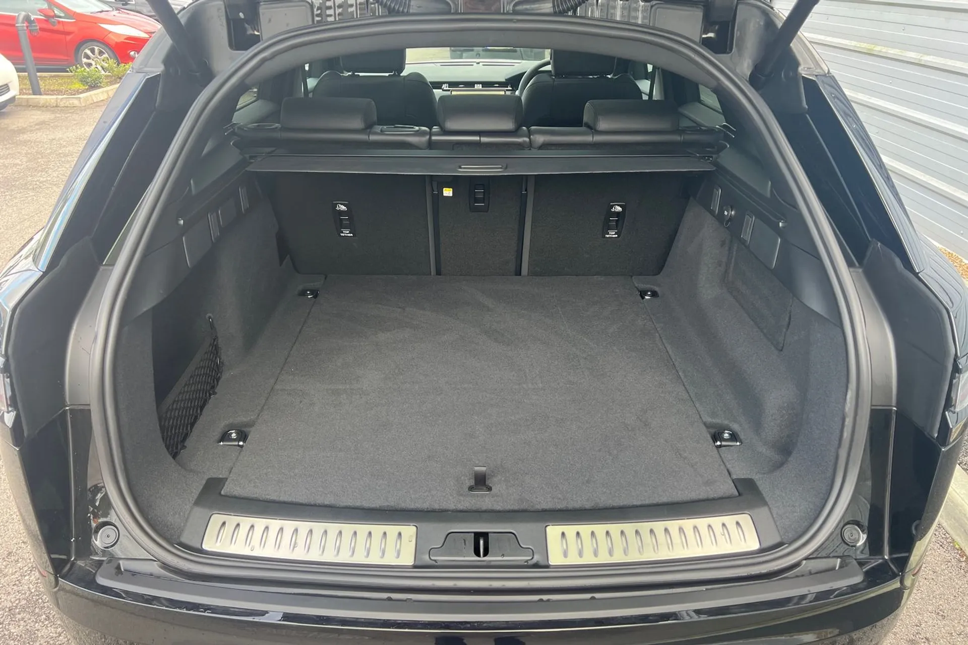 LAND ROVER RANGE ROVER VELAR thumbnail image number 26