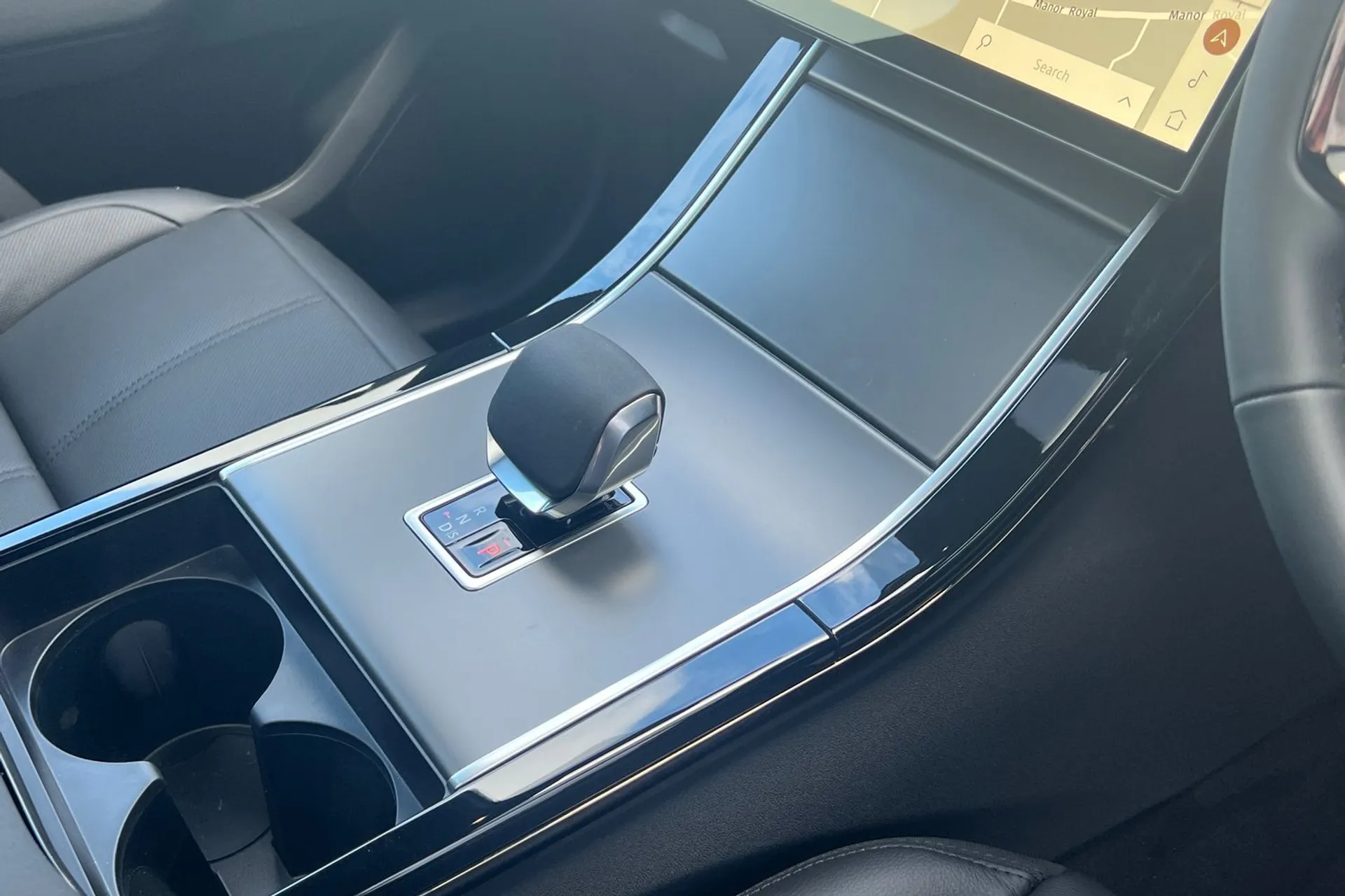 LAND ROVER RANGE ROVER VELAR thumbnail image number 21