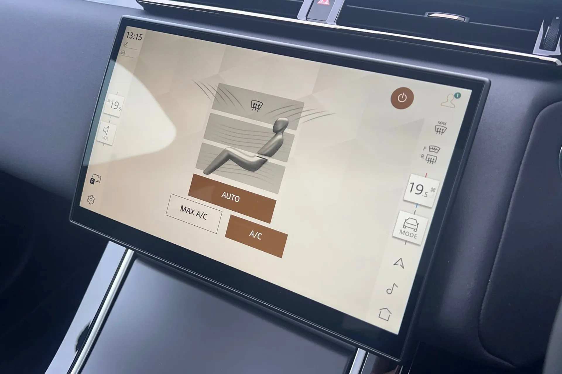 LAND ROVER RANGE ROVER VELAR thumbnail image number 42