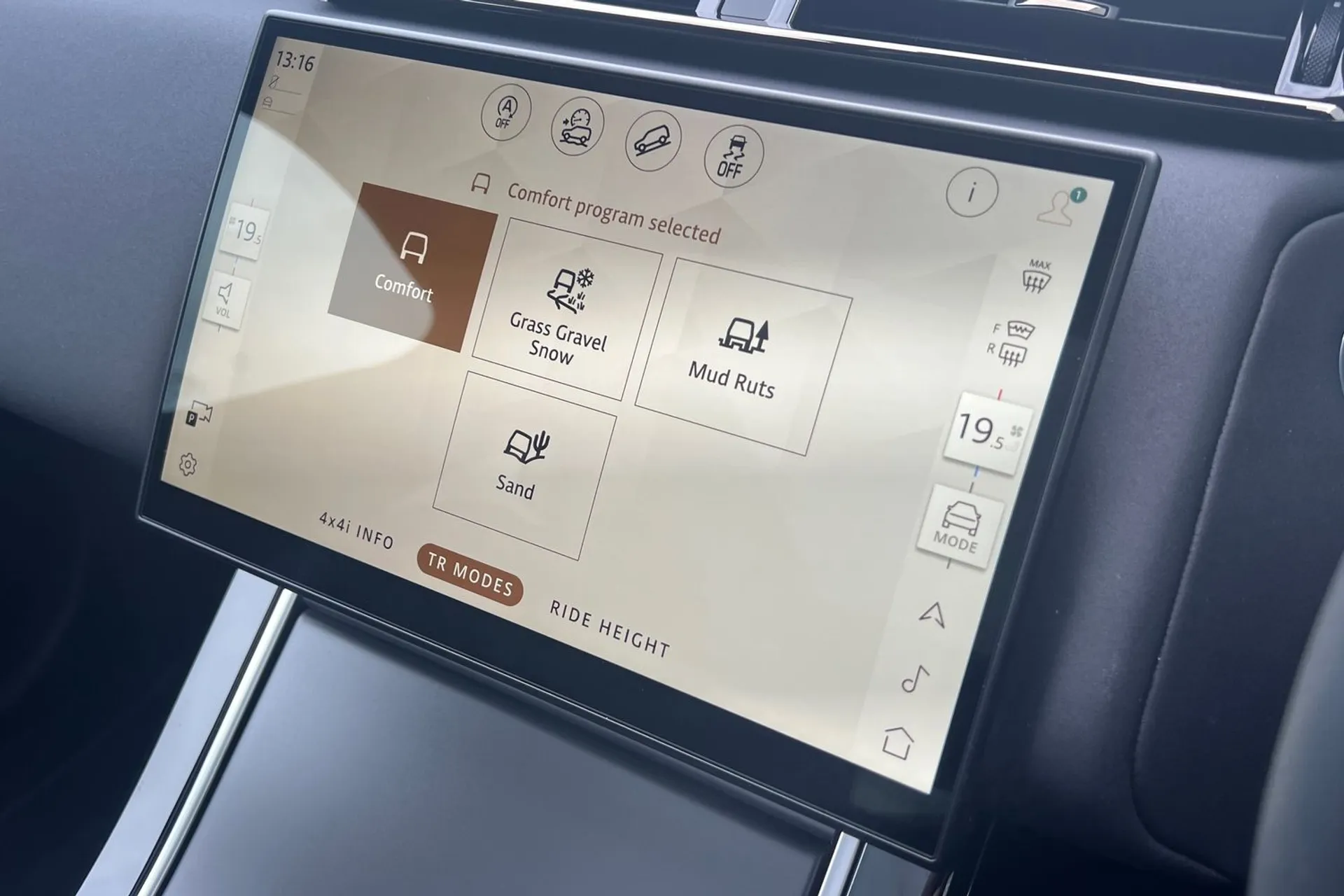 LAND ROVER RANGE ROVER VELAR thumbnail image number 55