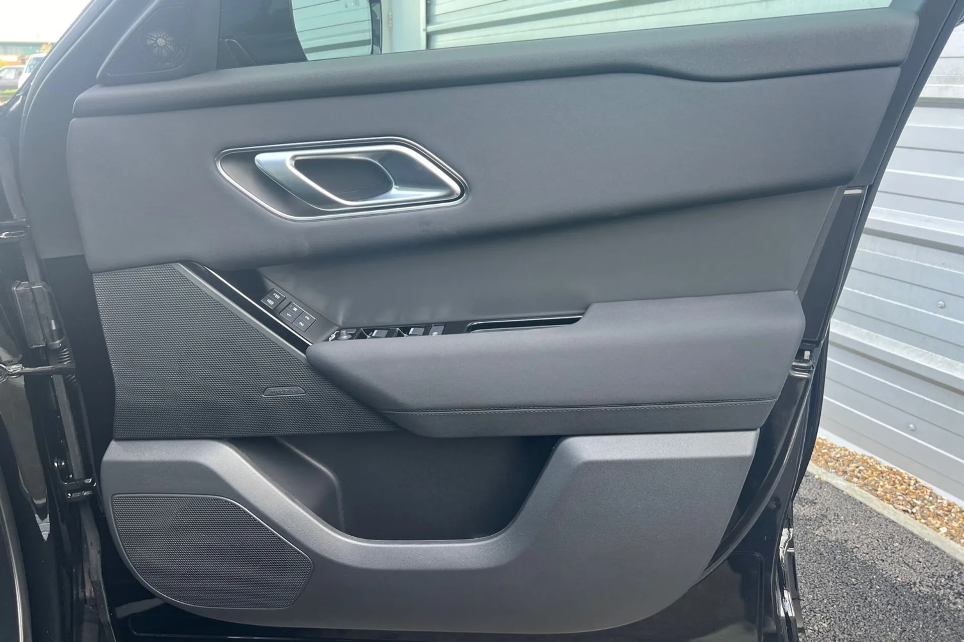 LAND ROVER RANGE ROVER VELAR thumbnail image number 43