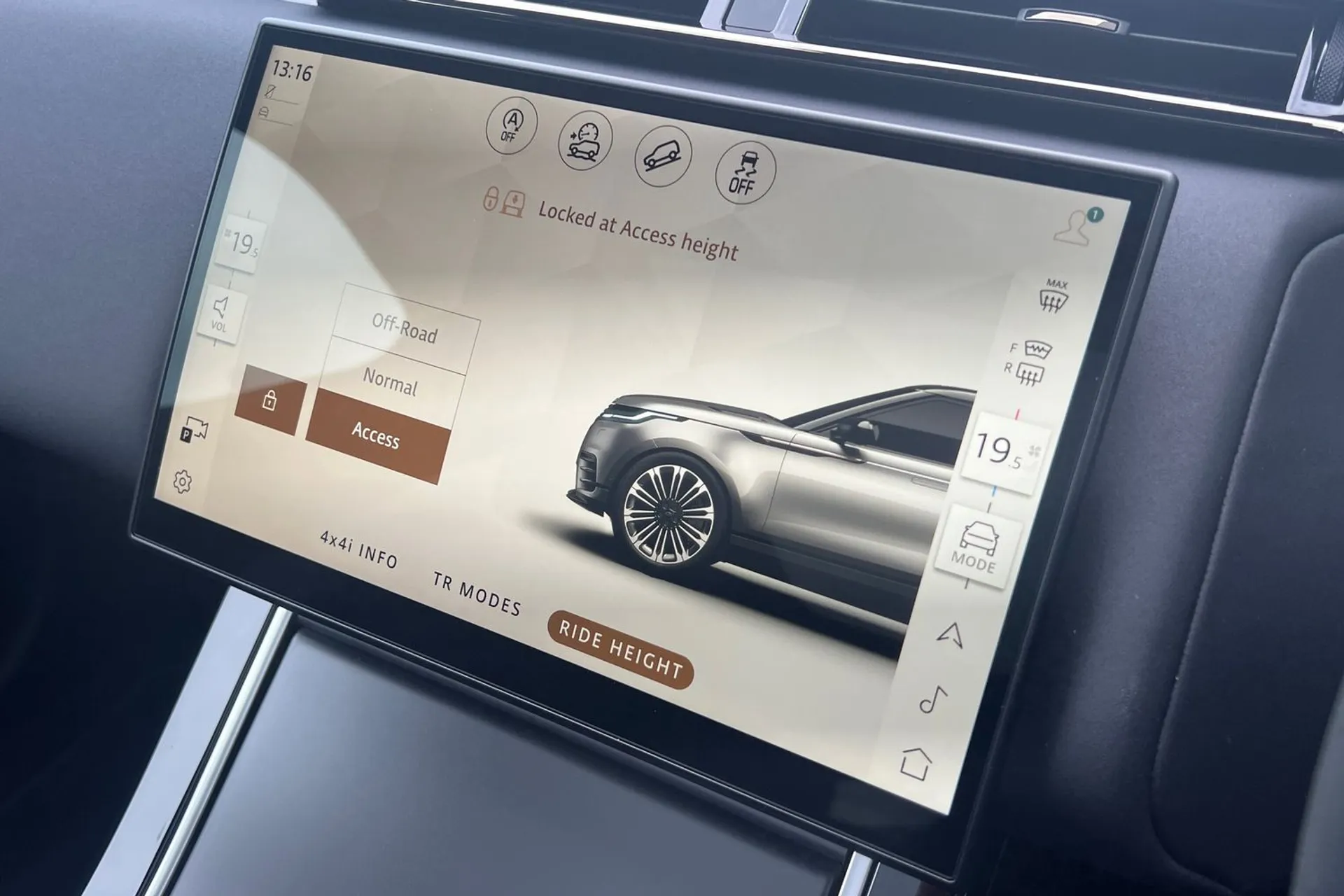 LAND ROVER RANGE ROVER VELAR thumbnail image number 54