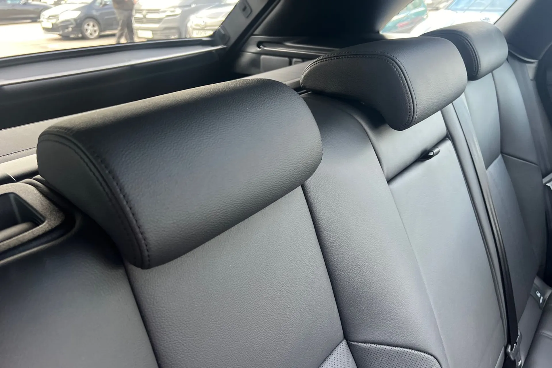 LAND ROVER RANGE ROVER VELAR thumbnail image number 28