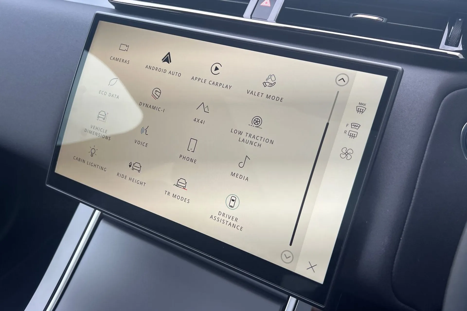 LAND ROVER RANGE ROVER VELAR thumbnail image number 50