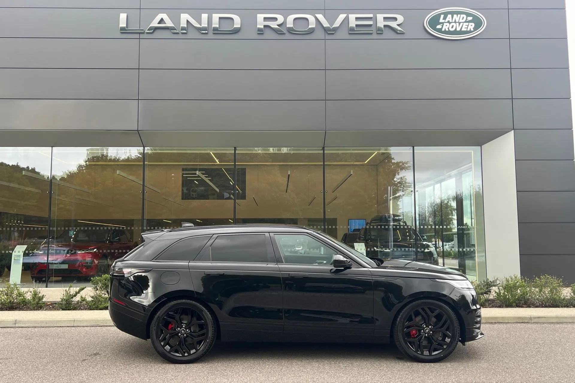 LAND ROVER RANGE ROVER VELAR thumbnail image number 2
