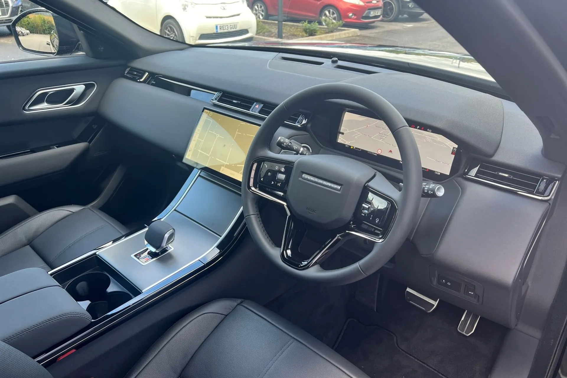 LAND ROVER RANGE ROVER VELAR thumbnail image number 33