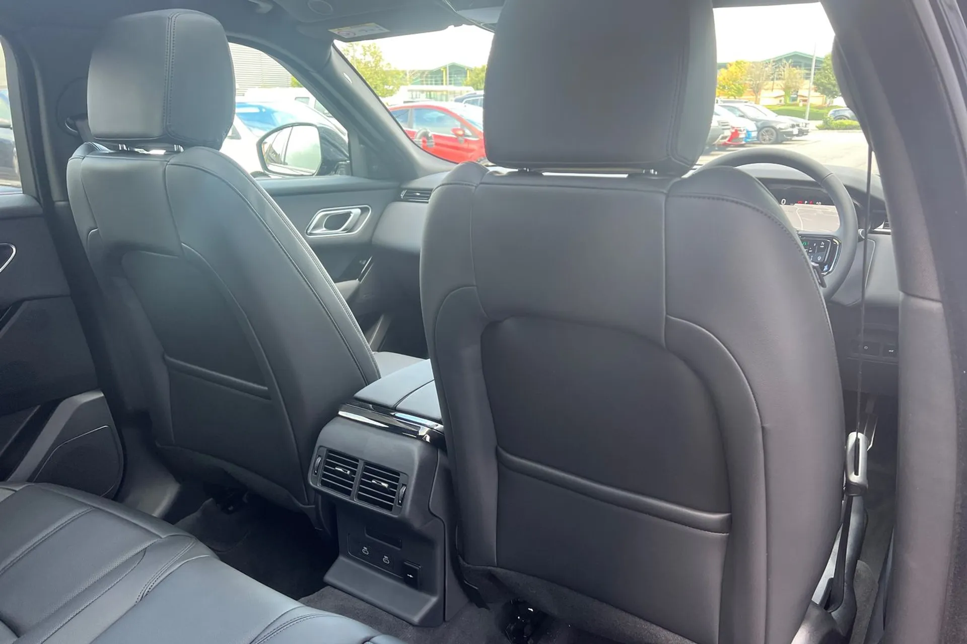 LAND ROVER RANGE ROVER VELAR thumbnail image number 30