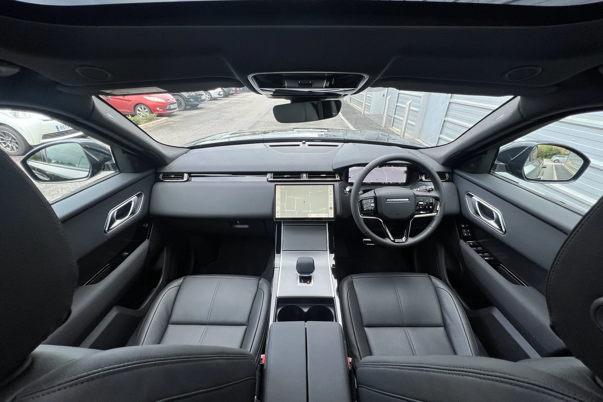 LAND ROVER RANGE ROVER VELAR thumbnail image number 3