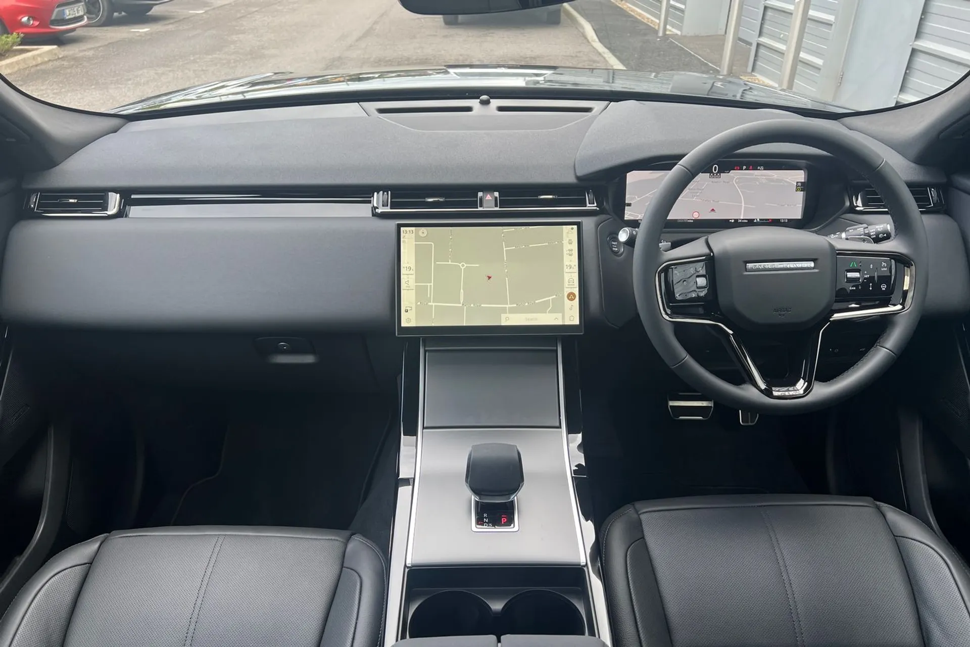 LAND ROVER RANGE ROVER VELAR thumbnail image number 38