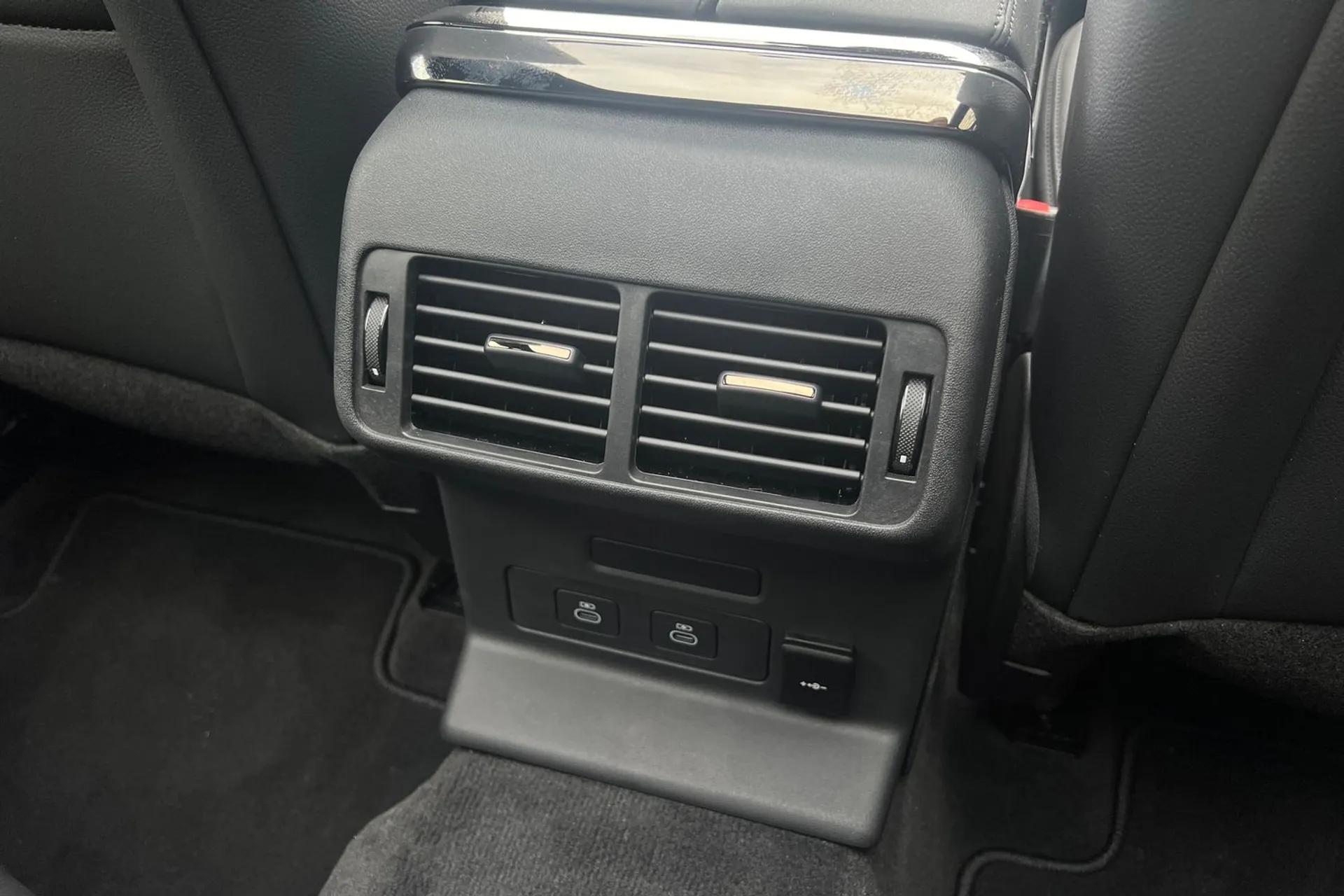 LAND ROVER RANGE ROVER VELAR thumbnail image number 49