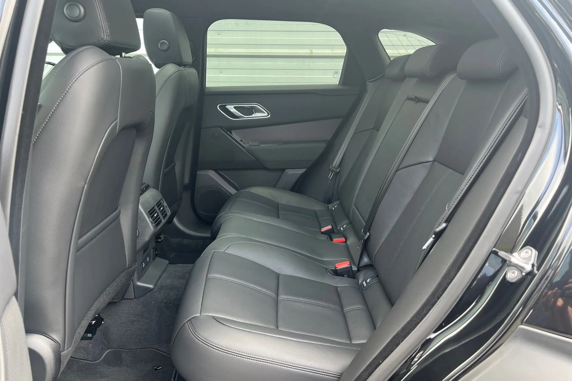 LAND ROVER RANGE ROVER VELAR thumbnail image number 36