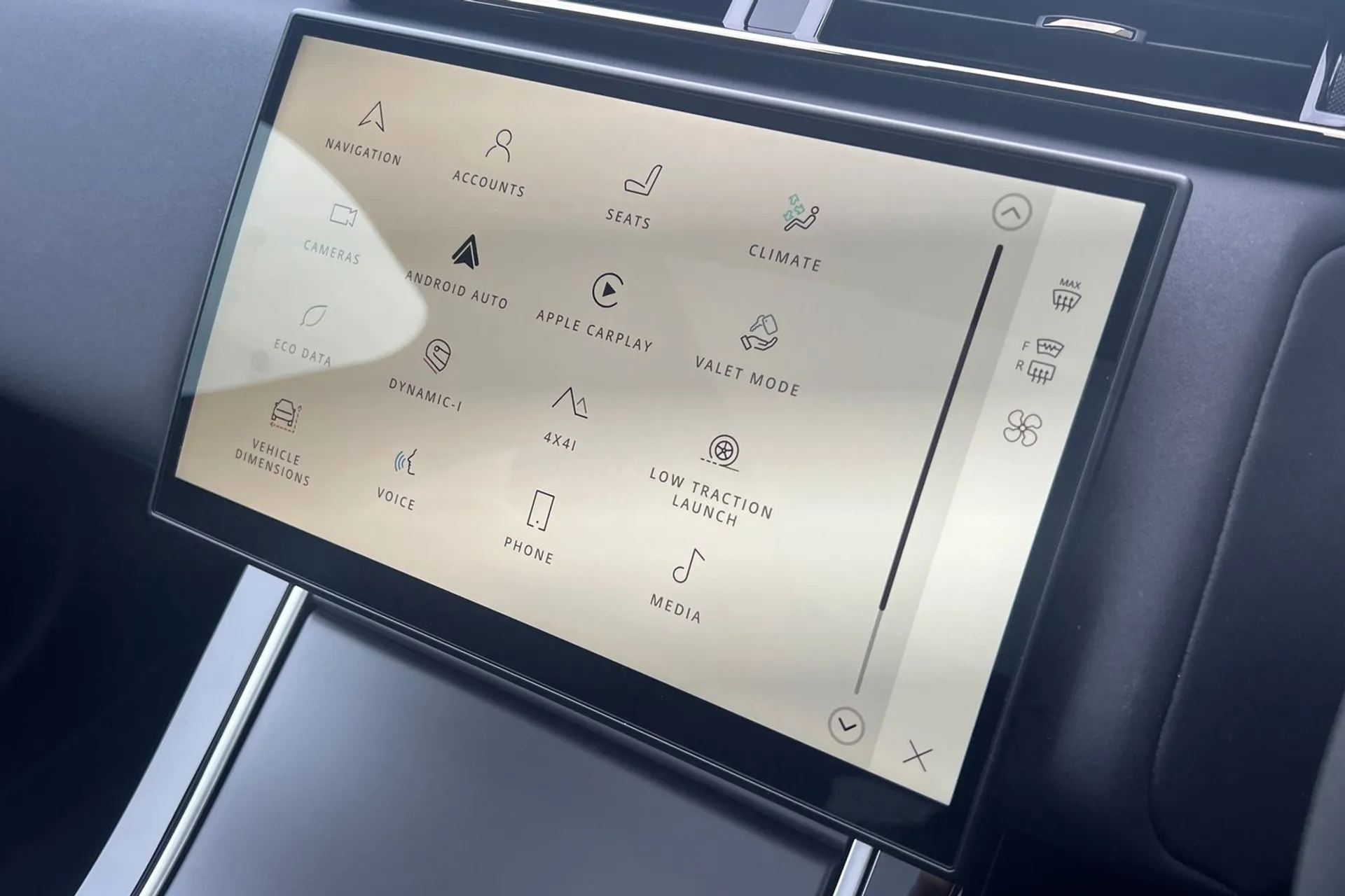 LAND ROVER RANGE ROVER VELAR thumbnail image number 48