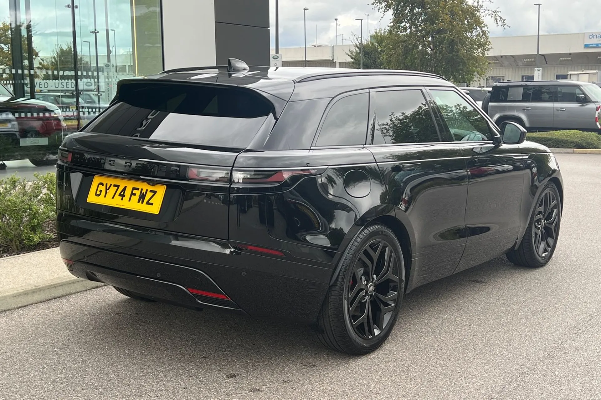 LAND ROVER RANGE ROVER VELAR thumbnail image number 9