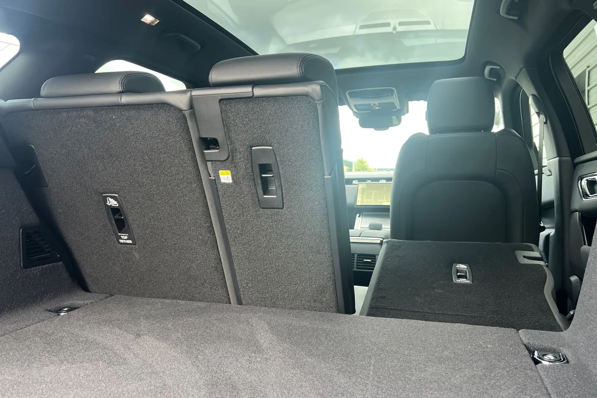LAND ROVER RANGE ROVER VELAR thumbnail image number 27