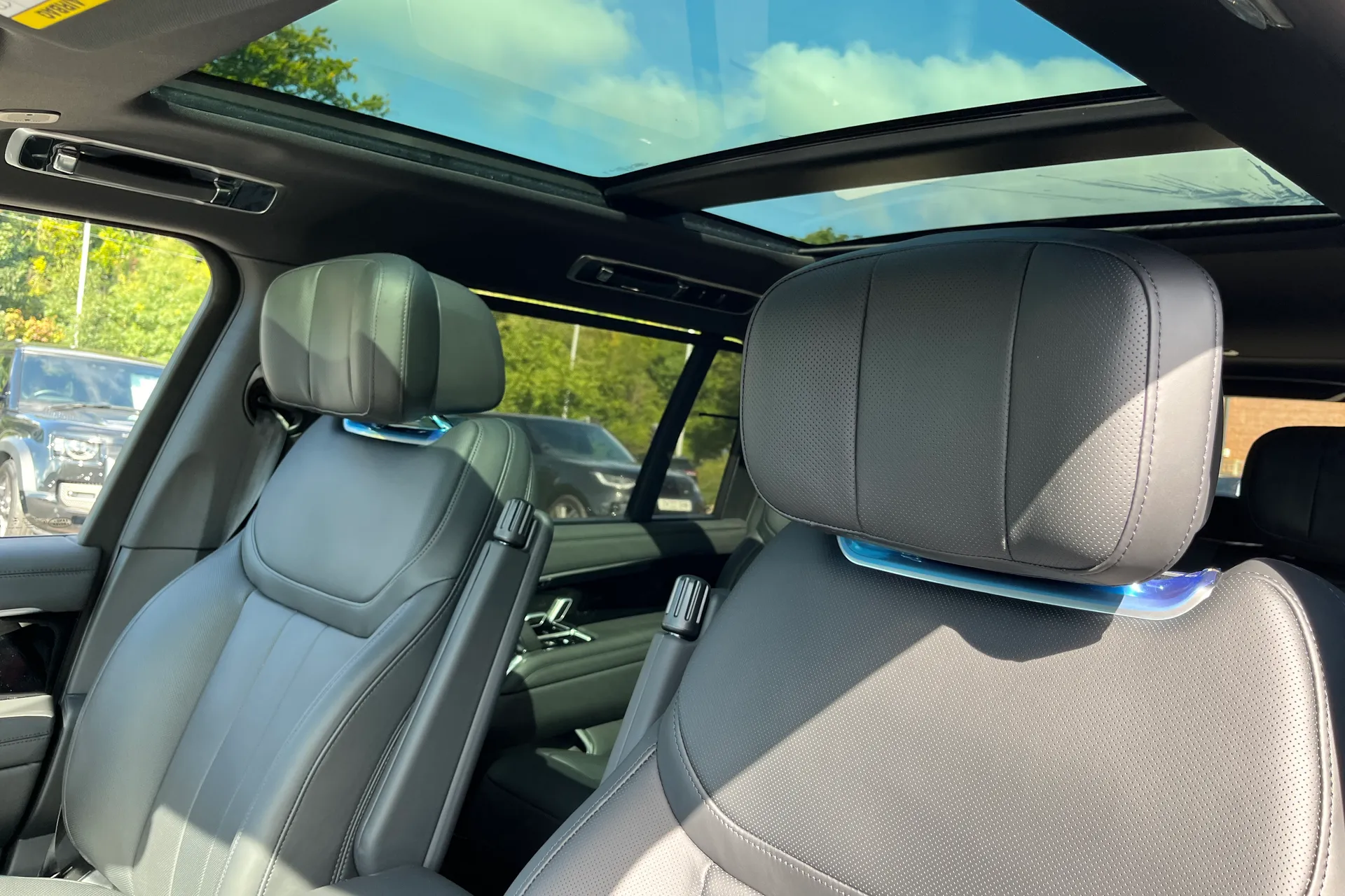 LAND ROVER RANGE ROVER thumbnail image number 6