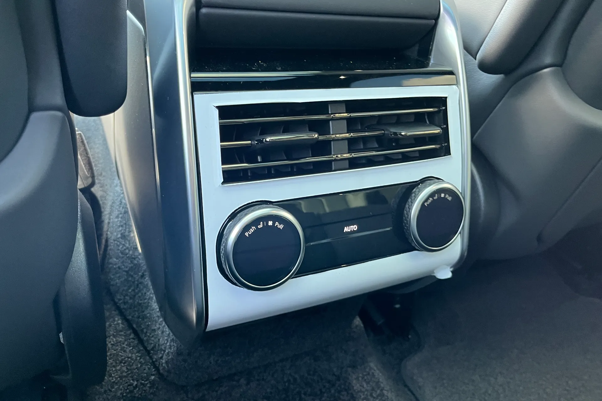 LAND ROVER RANGE ROVER thumbnail image number 21