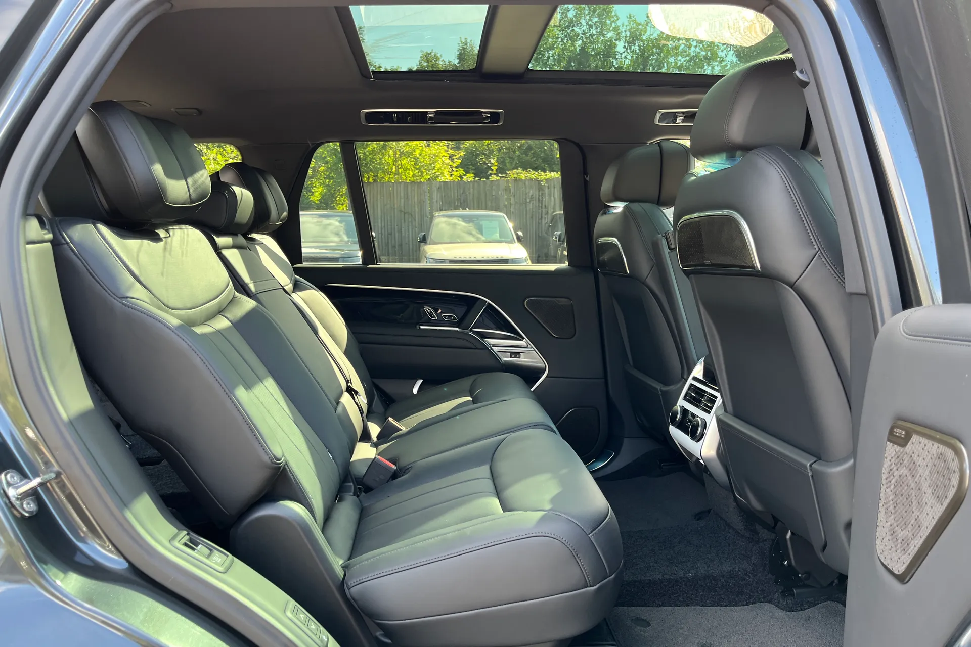 LAND ROVER RANGE ROVER thumbnail image number 7